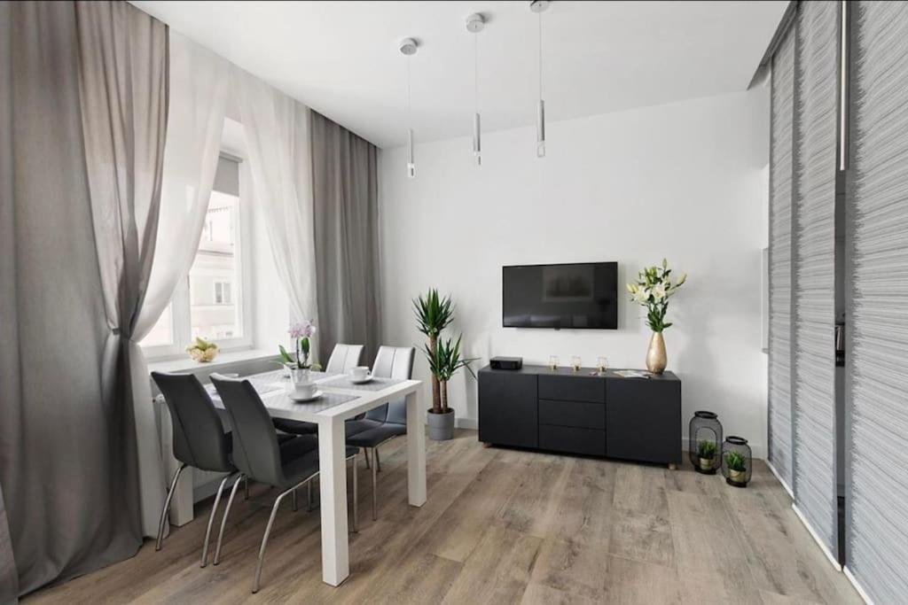 Nowy Swiat 60 - 170 M Do Metra - Prywatne Mieszkanie W Centrum Warszawy - Better Rental Varsavia Esterno foto